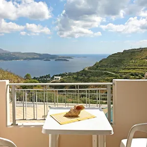 https://aptera-paradise.rethymnohotels.net